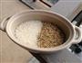 皮蛋双米粥的做法图解1
