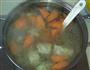 胡萝卜荸荠肉排汤的做法图解1