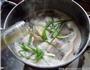 排骨瘦肉莲藕汤的做法图解2