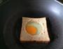 超简单吐司煎蛋的做法图解3