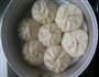 咸菜瘦肉包的做法步骤2