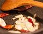 我爱下饭菜-干锅腊肉蟹味菇的做法图解4