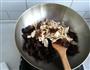 腊肠炒豆筋木耳的做法图解3