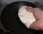自制春卷皮的做法图解3
