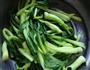 油渣炒菜心的做法图解3