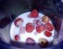 雪耳草莓牛奶汁的做法图解4