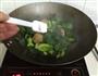 油豆腐包肉炒青菜的做法图解5