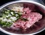 小青豆炒肉末的做法图解2
