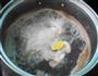 鲜美清润-奶白菜筒骨汤的做法图解3