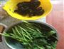 菠菜凉拌木耳的做法图解1