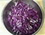 油泼炝拌紫甘蓝的做法图解1