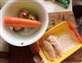 胡萝卜香菇炒鸡肉的做法图解1