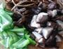 油煎豆腐炒黑木耳香菇的做法图解4