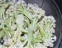腊肉炒有机花菜的做法图解2