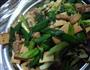 美味的五花肉豆干炒蒜苗的做法图解4