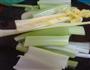 客家腊肉炒西芹的做法图解2