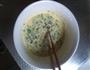 芹菜叶鸡蛋饼的做法图解1