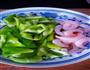 长青椒炒虾仁的做法图解2