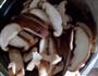 香菇炒肉的做法图解2