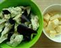 土豆炖茄子的做法图解1
