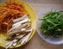 青椒虫草炒豆干的做法图解2