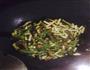 川菜辣椒炒酸豇豆的做法图解5