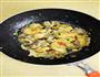 象拔蚌炒鸡蛋的做法步骤6