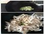 杏鲍菇炖肉的做法图解2