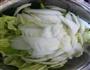 白菜炒肉的做法图解2