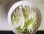 川菜大葱炒猪肝的做法图解1