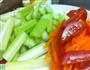 芹菜香菇炒五花肉的做法图解2