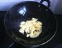 洋葱木耳炒鸡蛋的做法图解2