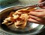 焯肥肠的做法图解1