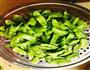 爆香腊肉荷兰豆的做法图解2