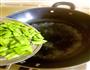 爆香腊肉荷兰豆的做法图解3