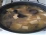 美国香菇木耳鲫鱼豆腐汤的做法图解4