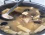 美国香菇木耳鲫鱼豆腐汤的做法图解5