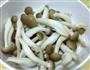 老干妈风味蟹味菇的做法图解1