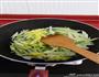 木耳芹菜的做法图解4