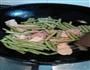 豇豆炒肉片的做法图解2