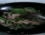 豇豆炒肉片的做法图解3