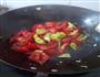 西红柿炒鸡蛋辣椒的做法图解6