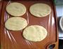 玉米面大饼子的做法图解7