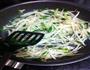 韭菜爆豆芽的做法图解4