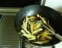 立夏茄子虾仁焖面的做法图解5