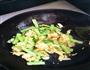 苦瓜炒鸡蛋的做法图解4