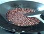 炒红粒花生的做法图解4
