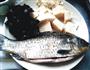 鲫鱼冻豆腐汤的做法图解1