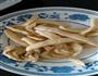 豇豆炒麸皮的做法图解2