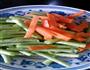 豇豆炒麸皮的做法图解3